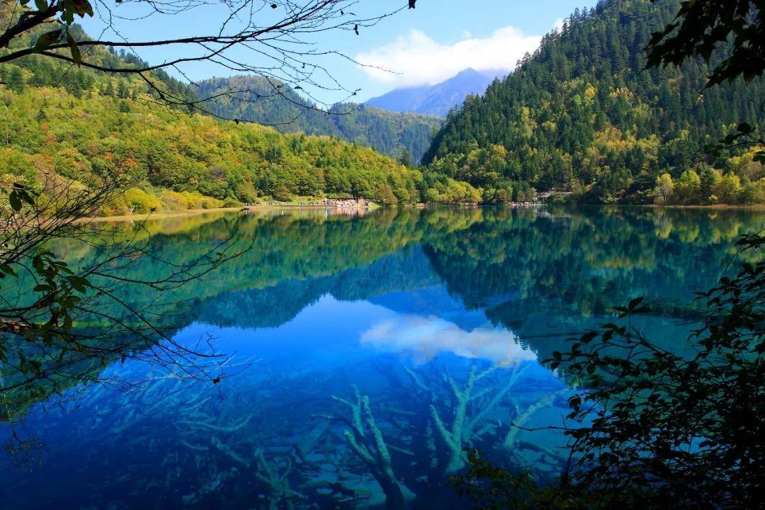 兰州起止+青海湖+茶卡盐湖+翡翠湖+水上雅丹+西台吉乃尔湖+金银滩+原子城4天3晚跟团